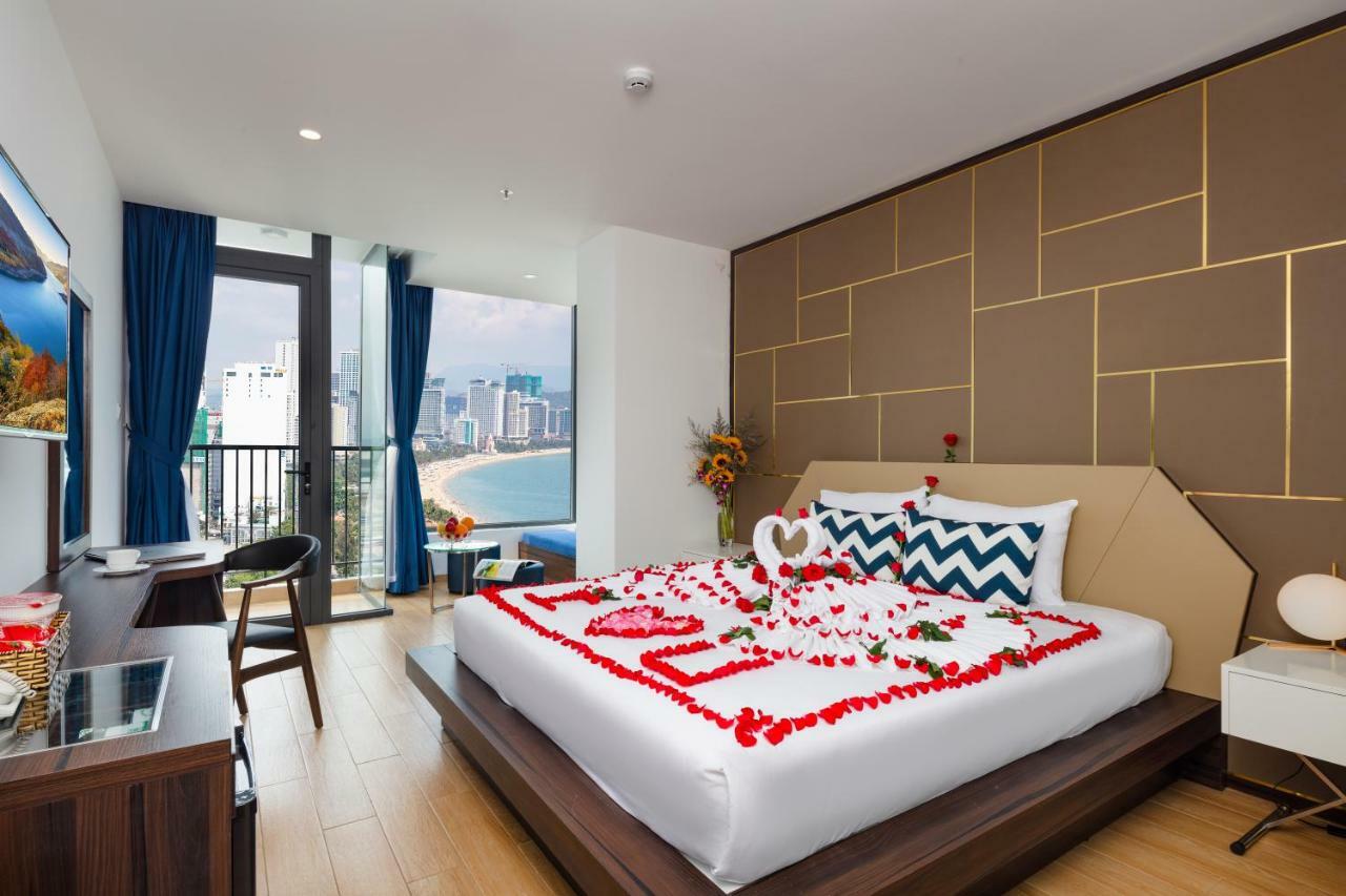 Crown Hotel Нячанг Экстерьер фото