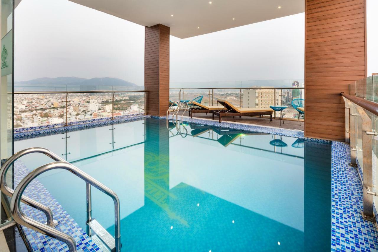 Crown Hotel Нячанг Экстерьер фото